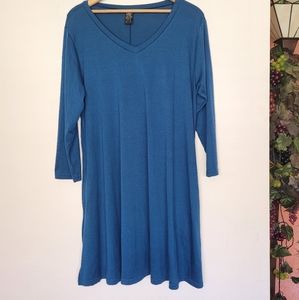 Solid V-Neck 3/4 Sleeve Tunic. It has pockets!!!
